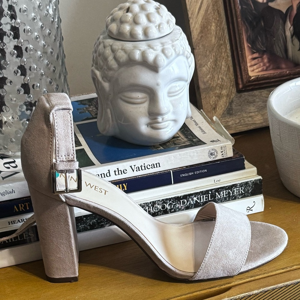 - Nine West Suede Pruce Sandal - Tan Size 8 - Picture 2 of 3